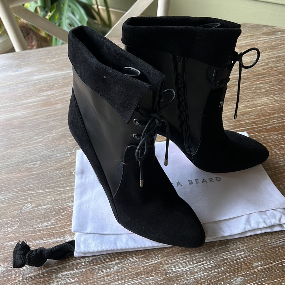 🎃Veronica Beard Suede Hawthorne Booties